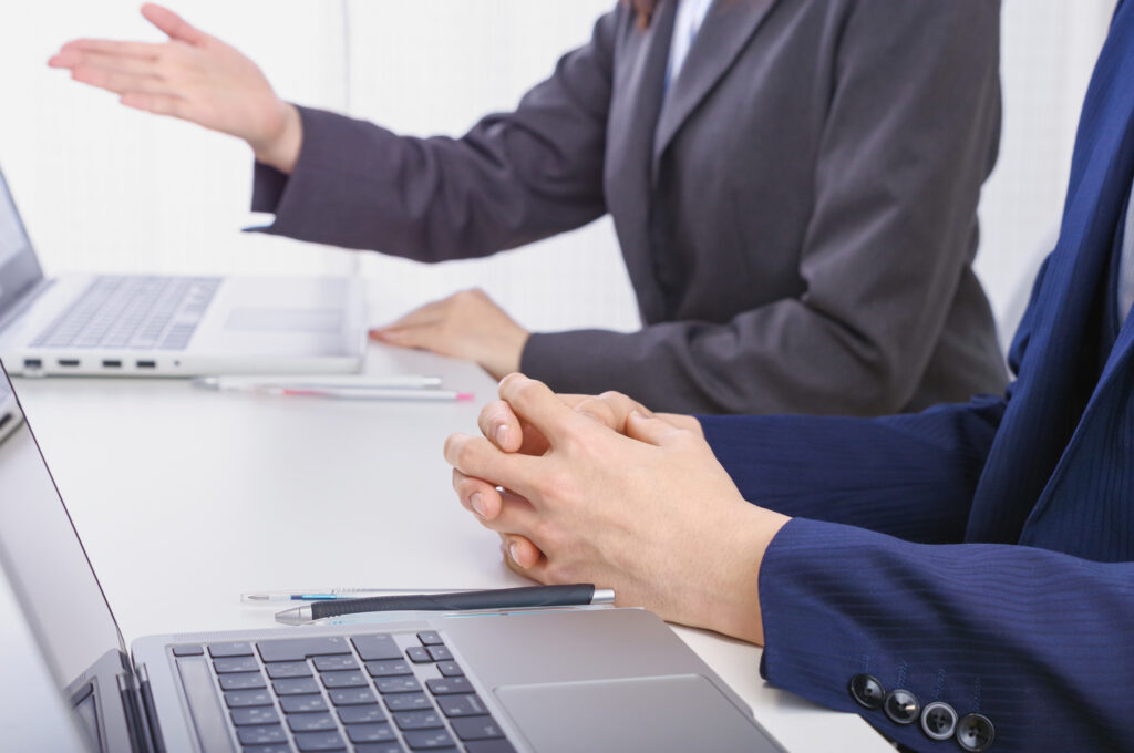 三井住友海上火災保険転職で年収を上げるコツと文例で交渉強化